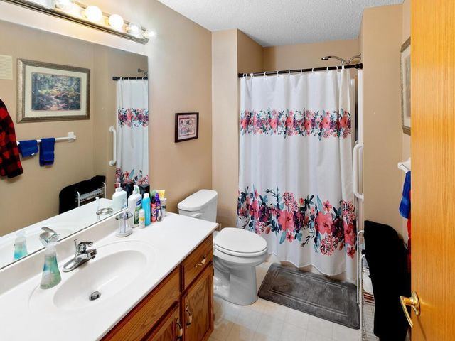 10137 Karston Cove NE, Albertville, MN 55301