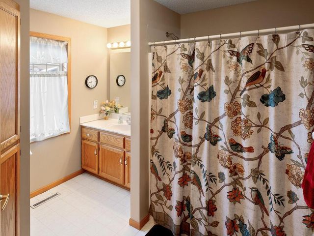 10137 Karston Cove NE, Albertville, MN 55301