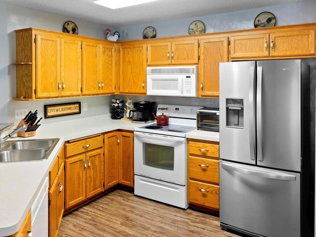 10137 Karston Cove NE, Albertville, MN 55301