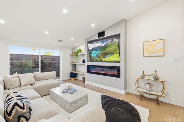 22263 Flanco, Woodland Hills, CA 91364