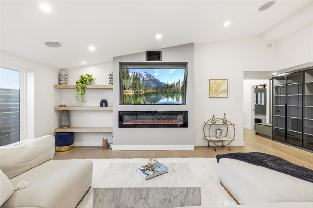 22263 Flanco, Woodland Hills, CA 91364