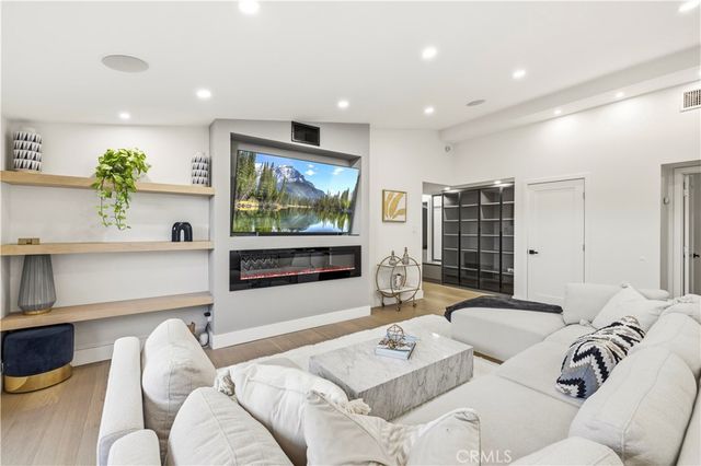 22263 Flanco, Woodland Hills, CA 91364