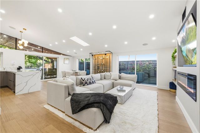 22263 Flanco, Woodland Hills, CA 91364