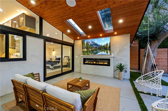 22263 Flanco, Woodland Hills, CA 91364