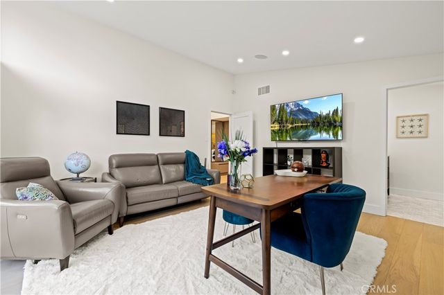 22263 Flanco, Woodland Hills, CA 91364