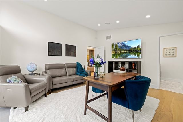 22263 Flanco, Woodland Hills, CA 91364