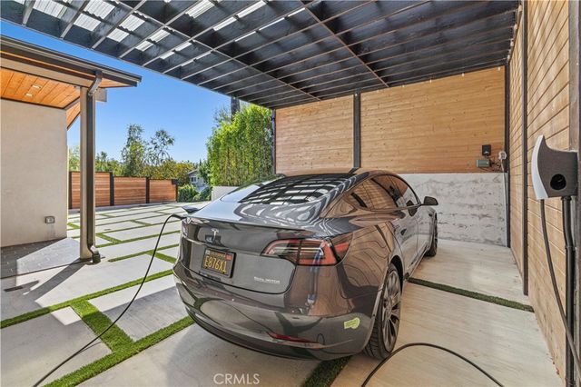 22263 Flanco, Woodland Hills, CA 91364