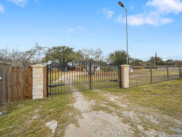429 Palo Alto, Von Ormy, TX 78073