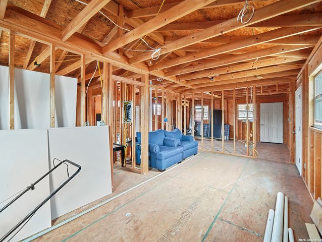 429 Palo Alto, Von Ormy, TX 78073