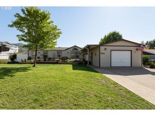 184 Se CORDELIA Dr, Myrtle Creek, OR 97457