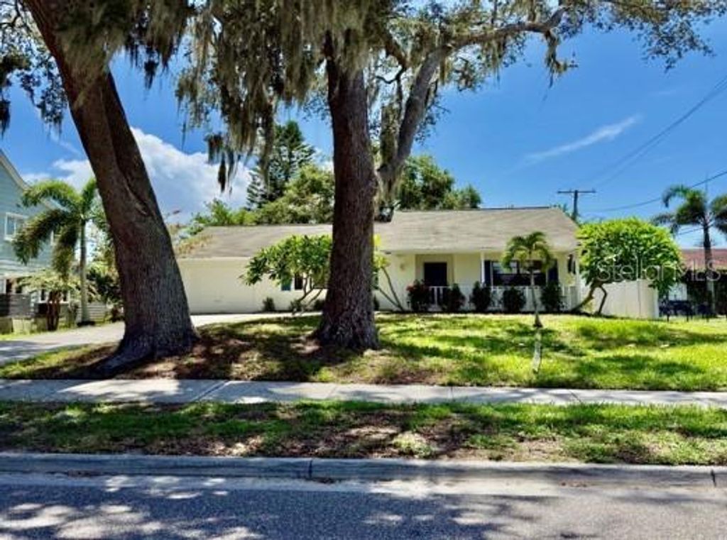 217 S SPRING BOULEVARD, Tarpon Springs, FL 34689