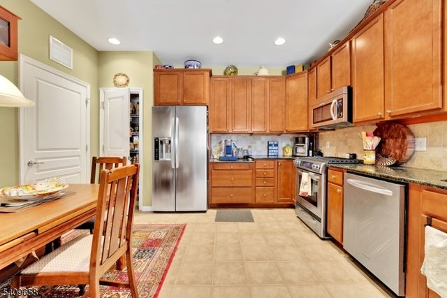 1118 Warrens Way, Wanaque Boro, NJ 07465