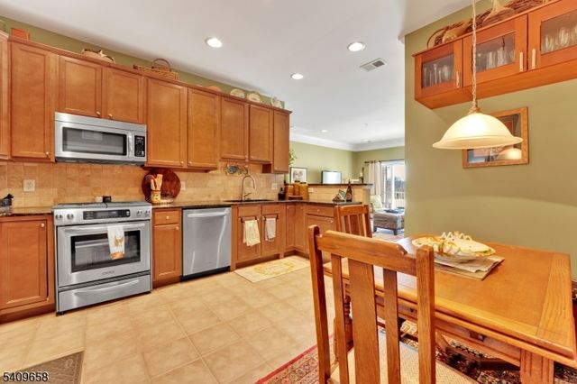 1118 Warrens Way, Wanaque Boro, NJ 07465