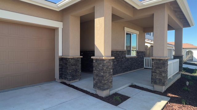 1033 Meadowlands Dr, Oakdale, CA 95361