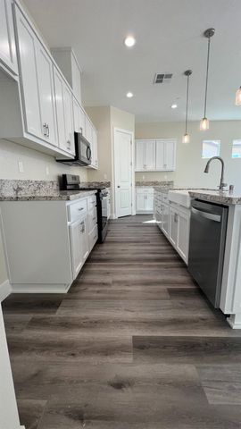 1033 Meadowlands Dr, Oakdale, CA 95361