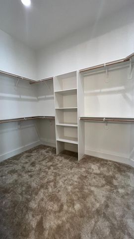 1033 Meadowlands Dr, Oakdale, CA 95361