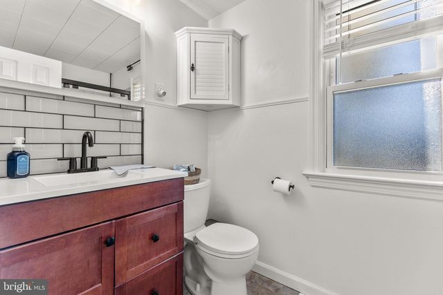 8 OXFORD AVE, Stratford, NJ 08084