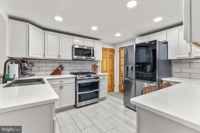 8 OXFORD AVE, Stratford, NJ 08084