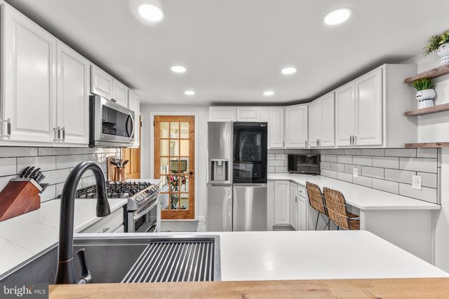 8 OXFORD AVE, Stratford, NJ 08084