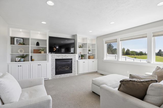 2407 W Walker Ct, Spokane, WA 99208