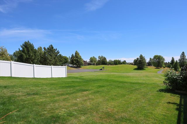 2407 W Walker Ct, Spokane, WA 99208