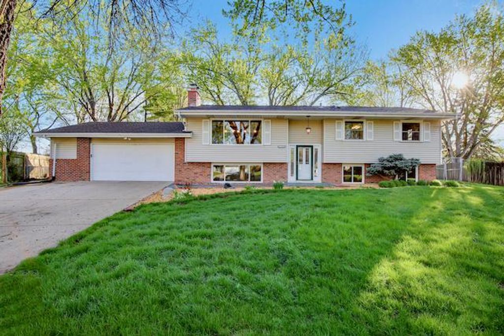11429 Valley Court, Burnsville, MN 55337
