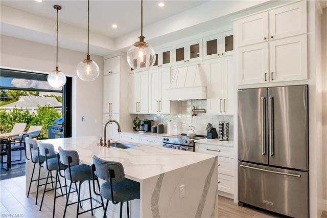 787 110th AVE N, Naples, FL 34108
