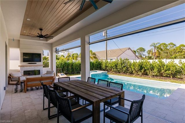 787 110th AVE N, Naples, FL 34108