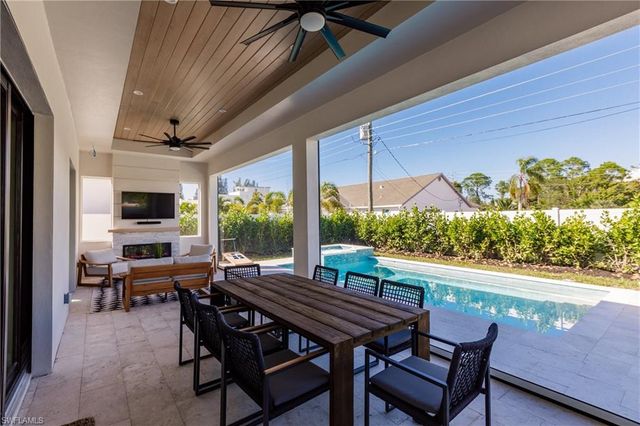 787 110th AVE N, Naples, FL 34108