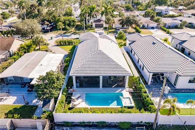787 110th AVE N, Naples, FL 34108