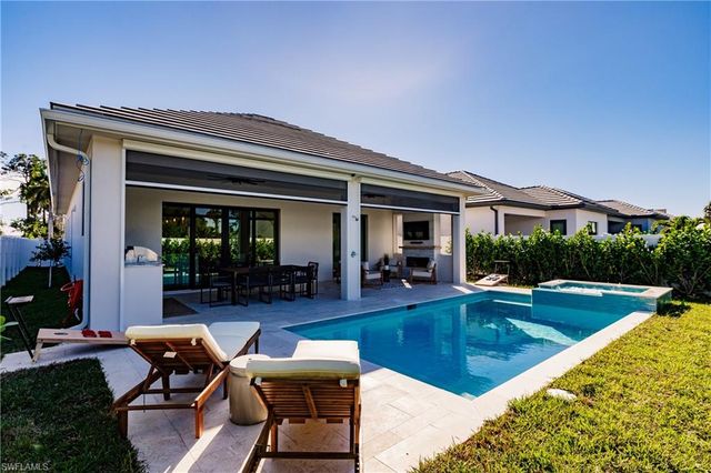 787 110th AVE N, Naples, FL 34108
