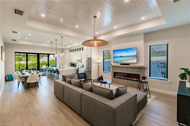 787 110th AVE N, Naples, FL 34108