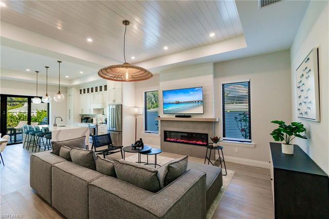 787 110th AVE N, Naples, FL 34108