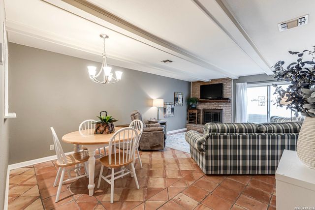 11303 Vance Jackson Rd Apt E3, San Antonio, TX 78230