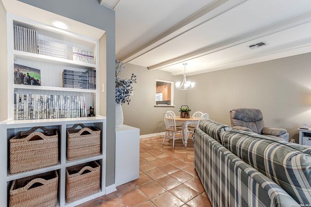 11303 Vance Jackson Rd Apt E3, San Antonio, TX 78230