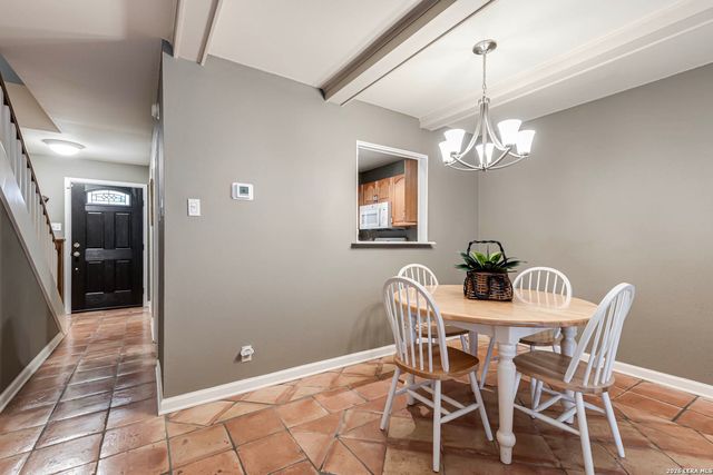 11303 Vance Jackson Rd Apt E3, San Antonio, TX 78230