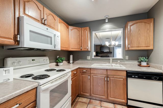 11303 Vance Jackson Rd Apt E3, San Antonio, TX 78230