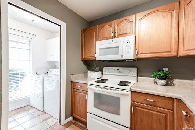 11303 Vance Jackson Rd Apt E3, San Antonio, TX 78230