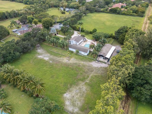 8233 Stagecoach Ln, Boca Raton, FL 33496