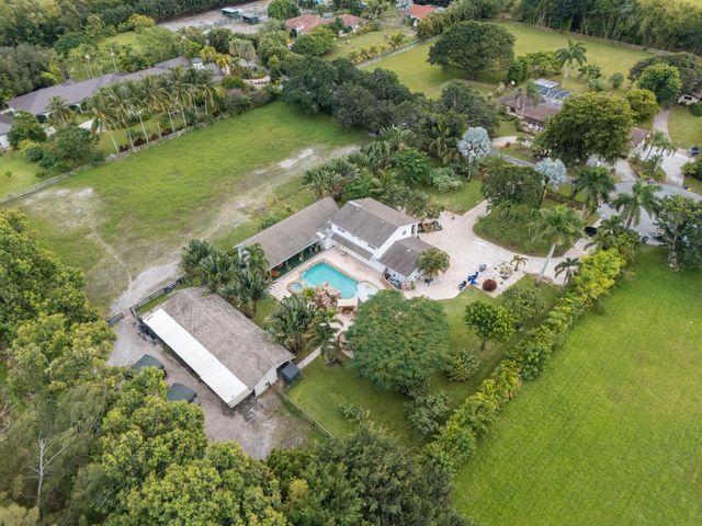 8233 Stagecoach Ln, Boca Raton, FL 33496