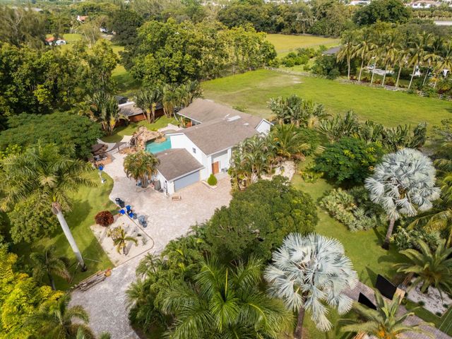 8233 Stagecoach Ln, Boca Raton, FL 33496