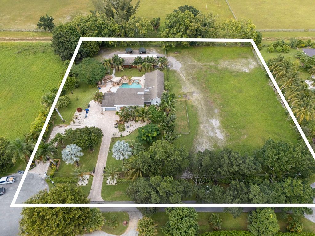 8233 Stagecoach Ln, Boca Raton, FL 33496