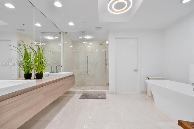 17301 Biscayne Blvd 1010, North Miami Beach, FL 33160