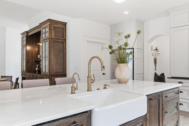 5244 W 115th Terrace, Leawood, KS 66211