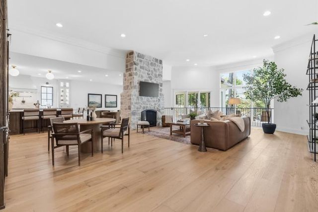 5244 W 115th Terrace, Leawood, KS 66211
