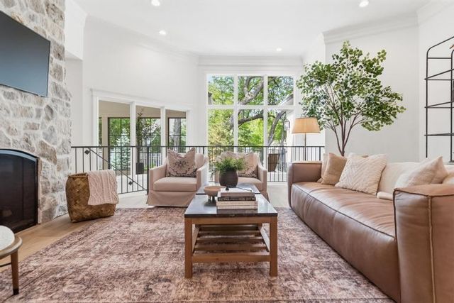 5244 W 115th Terrace, Leawood, KS 66211