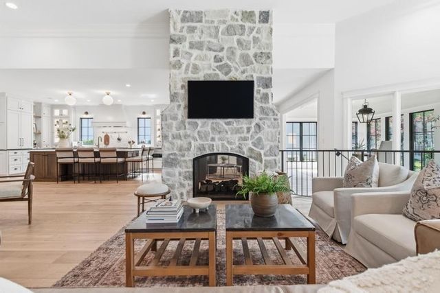 5244 W 115th Terrace, Leawood, KS 66211