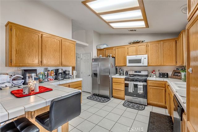19084 Rocksprings Road, Hesperia, CA 92345