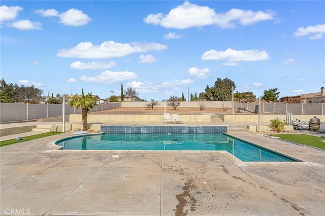 19084 Rocksprings Road, Hesperia, CA 92345