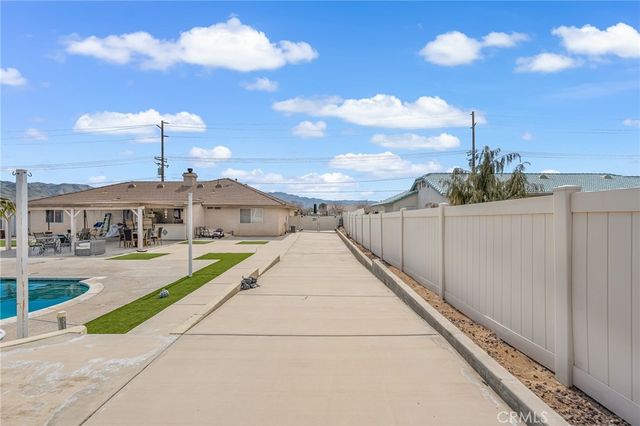 19084 Rocksprings Road, Hesperia, CA 92345